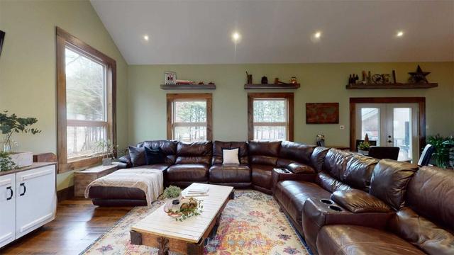 8599 Concession Rd 6, Home with 3 bedrooms, 3 bathrooms and 11 parking in Mapleton ON | Image 8