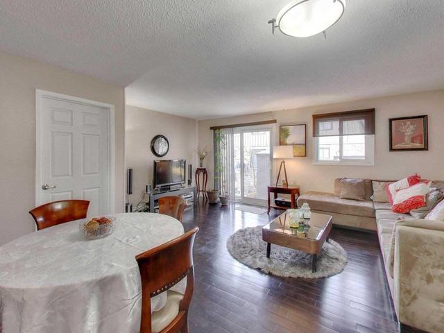 54 - 105 Hansen Rd N, Townhouse with 3 bedrooms, 2 bathrooms and 1 parking in Brampton ON | Image 5