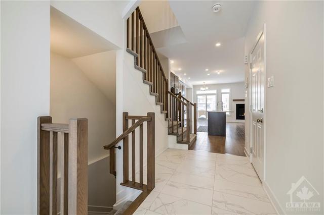 596 Rathburn Lane, Townhouse with 3 bedrooms, 3 bathrooms and 2 parking in Ottawa ON | Image 4