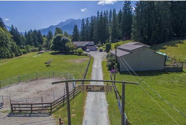 48262 Ryder Lake Road, House detached with 6 bedrooms, 3 bathrooms and null parking in Chilliwack BC | Card Image
