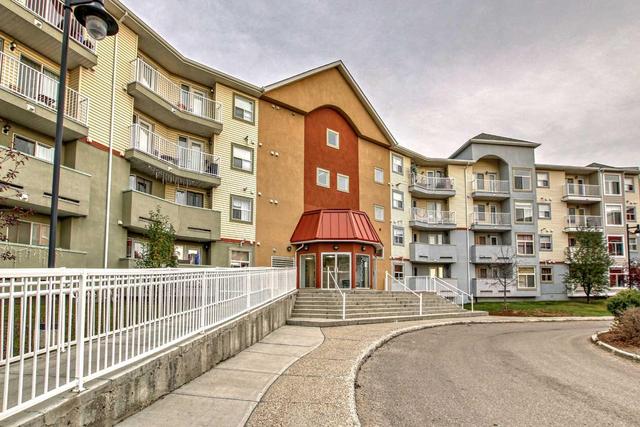 2105 - 700 Willowbrook Road Nw, Condo with 2 bedrooms, 2 bathrooms and 1 parking in Airdrie AB | Image 3