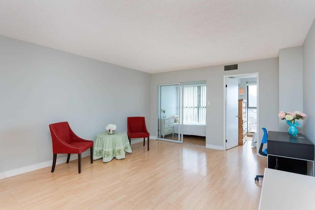 810 - 65 Scadding Ave, Condo with 2 bedrooms, 2 bathrooms and 1 parking in Toronto ON | Image 8