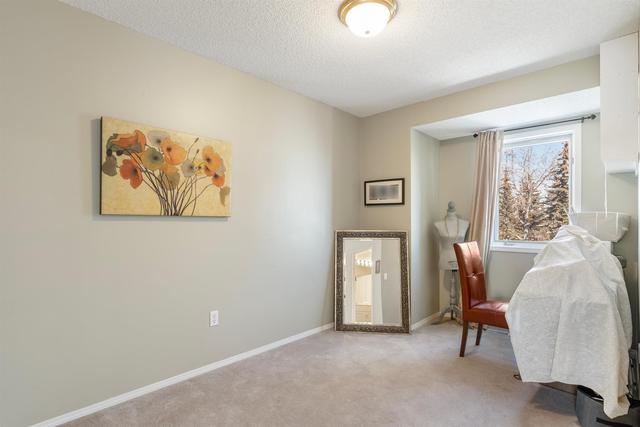 18 Stradwick Rise Sw, Home with 4 bedrooms, 2 bathrooms and 4 parking in Calgary AB | Image 20