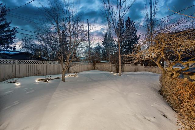 398 Wildwood Drive Sw, House detached with 3 bedrooms, 3 bathrooms and 2 parking in Calgary AB | Image 36
