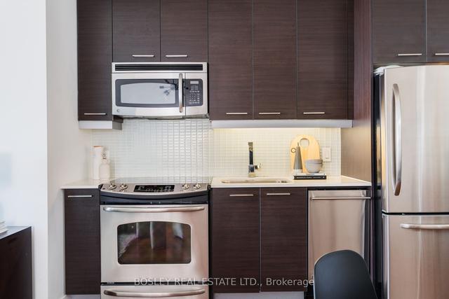 704 - 2 Gladstone Ave, Condo with 2 bedrooms, 1 bathrooms and 1 parking in Toronto ON | Image 17
