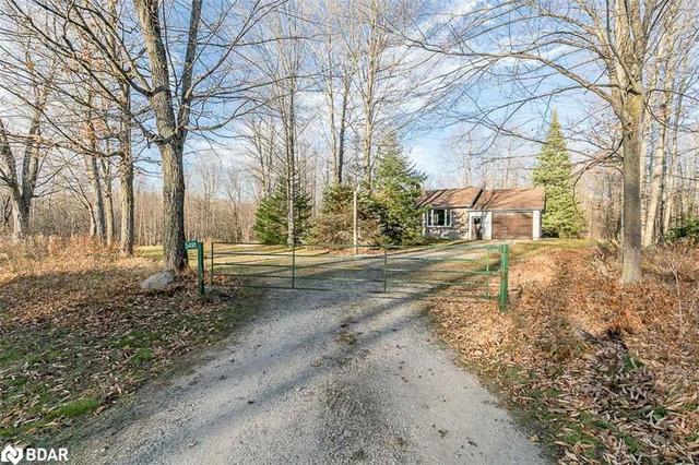 5491 9th Line N, House detached with 2 bedrooms, 1 bathrooms and 25 parking in Oro Medonte ON | Image 1