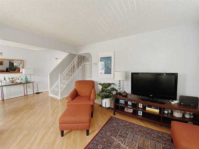 650 Third St, House detached with 3 bedrooms, 2 bathrooms and 2 parking in Mississauga ON | Image 3