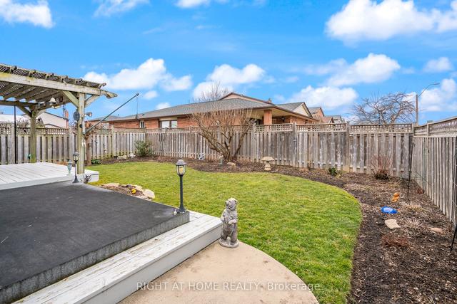 95 Strawberry Dr, House detached with 3 bedrooms, 3 bathrooms and 3 parking in Hamilton ON | Image 15