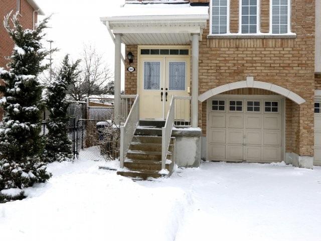 3648 Twinmaple Dr, House semidetached with 3 bedrooms, 3 bathrooms and 2 parking in Mississauga ON | Image 2