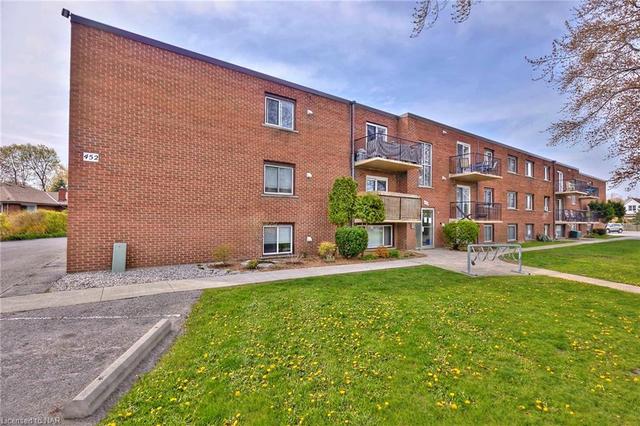 33 - 452 Carlton Road, House attached with 2 bedrooms, 1 bathrooms and null parking in St. Catharines ON | Image 2