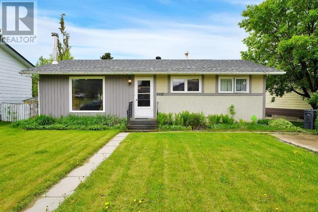 5707 53 Avenue, House detached with 3 bedrooms, 2 bathrooms and 2 parking in Rocky Mountain House AB | Card Image