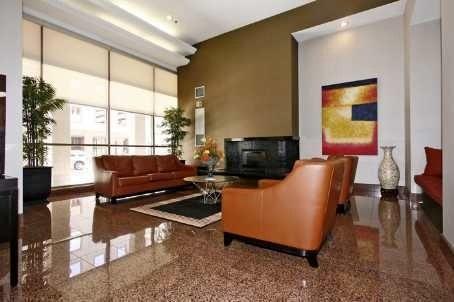 1013 - 736 Bay St, Condo with 1 bedrooms, 1 bathrooms and 0 parking in Toronto ON | Image 2