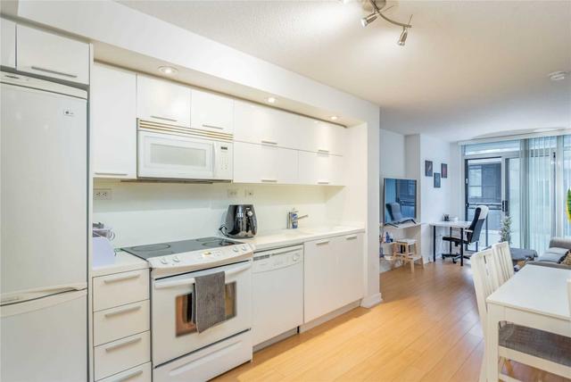 901 - 25 Capreol Crt, Condo with 1 bedrooms, 1 bathrooms and 1 parking in Toronto ON | Image 12