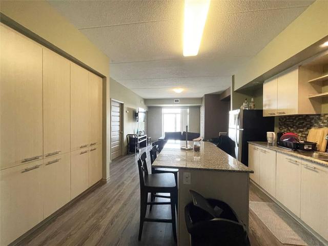 906 - 8 Hickory St W, Condo with 5 bedrooms, 5 bathrooms and 0 parking in Waterloo ON | Image 2