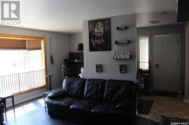 116 Ash Avenue N, House detached with 4 bedrooms, 2 bathrooms and null parking in Eastend SK | Image 5