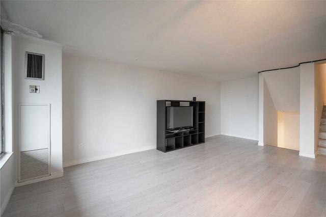 1003 - 11 Wincott Dr, Condo with 2 bedrooms, 1 bathrooms and 1 parking in Toronto ON | Image 18