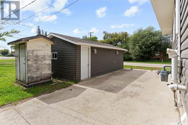 201 6th Avenue E, House detached with 4 bedrooms, 2 bathrooms and null parking in Watrous SK | Image 38