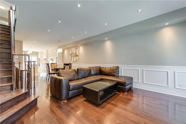 19 Estoril Terr, House detached with 3 bedrooms, 4 bathrooms and 2 parking in Toronto ON | Image 2