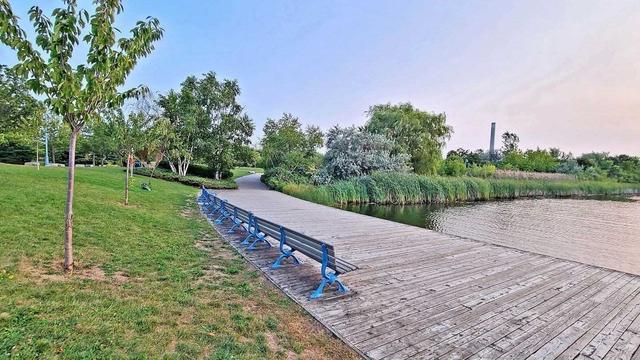 111 - 35 Boardwalk Dr, Condo with 3 bedrooms, 2 bathrooms and 3 parking in Toronto ON | Image 13