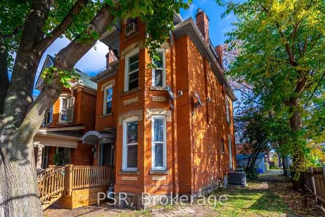 107 Erie Ave, House detached with 5 bedrooms, 2 bathrooms and 5 parking in Hamilton ON | Image 29