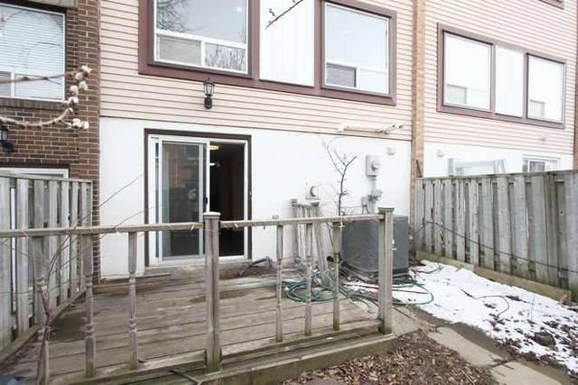 26 Moregate Cres, Townhouse with 3 bedrooms, 2 bathrooms and 1 parking in Brampton ON | Image 16