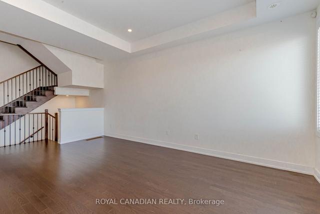 1415 Clarriage Crt, House attached with 3 bedrooms, 3 bathrooms and 2 parking in Milton ON | Image 2