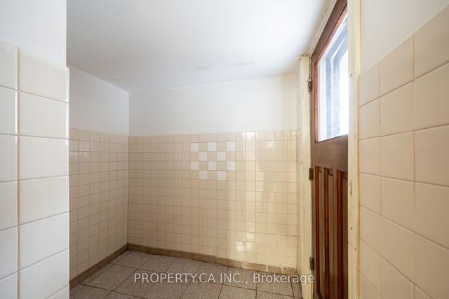1172 Wilson Ave W, House detached with 3 bedrooms, 3 bathrooms and 5 parking in Toronto ON | Image 17