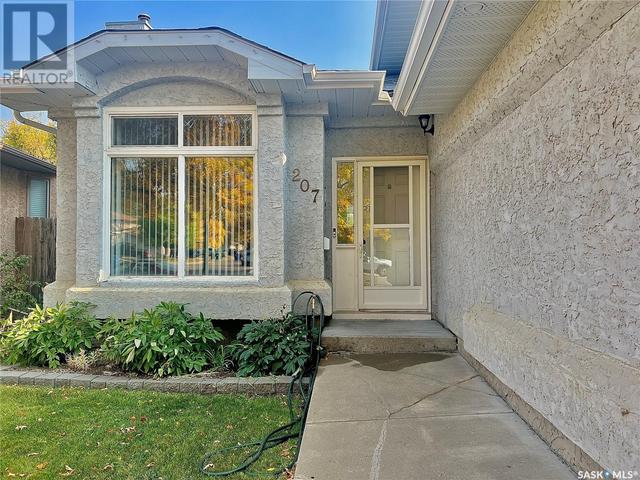 207 Steiger Crescent, House detached with 4 bedrooms, 3 bathrooms and null parking in Saskatoon SK | Image 2