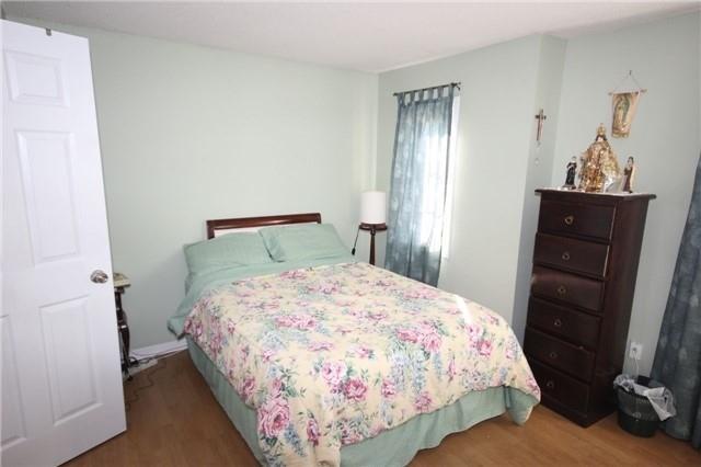 80 Plumrose Ptwy, House detached with 3 bedrooms, 2 bathrooms and 1 parking in Toronto ON | Image 6