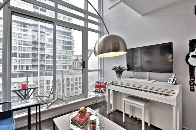 Lph15 - 21 Nelson St, Condo with 1 bedrooms, 2 bathrooms and 2 parking in Toronto ON | Image 8