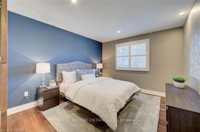 3491 Caplan Cres, House detached with 3 bedrooms, 2 bathrooms and 3 parking in Burlington ON | Image 2