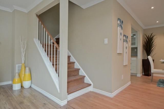 81 Rock Fernway, Townhouse with 3 bedrooms, 2 bathrooms and 1 parking in Toronto ON | Image 7