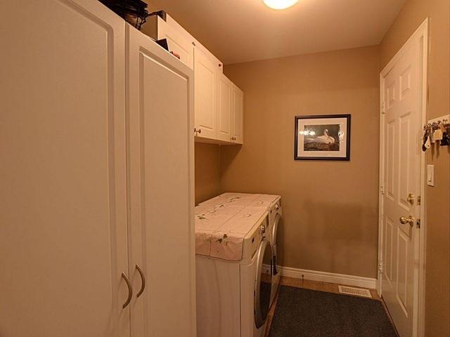 14 - 15 Cobden Crt, Townhouse with 1 bedrooms, 2 bathrooms and 2 parking in Brantford ON | Image 3
