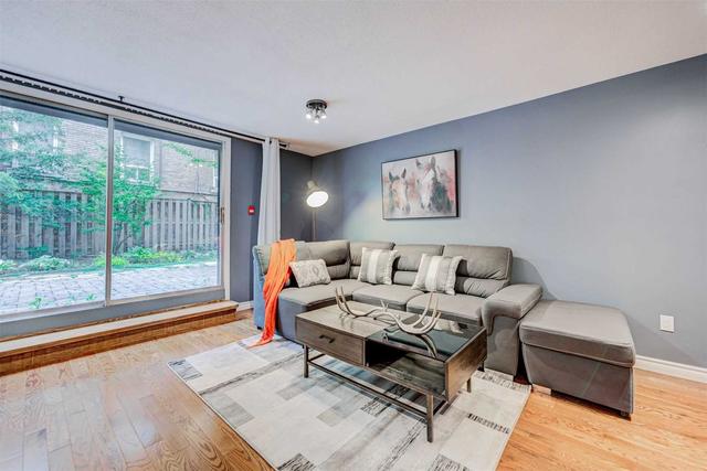 8 - 28 Admiral Rd, Townhouse with 3 bedrooms, 3 bathrooms and 1 parking in Toronto ON | Image 4