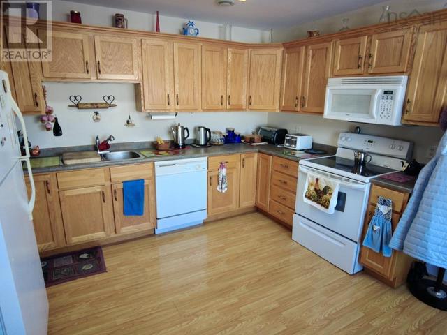 122 Pleasant Street E, House other with 0 bedrooms, 0 bathrooms and null parking in Amherst NS | Image 40