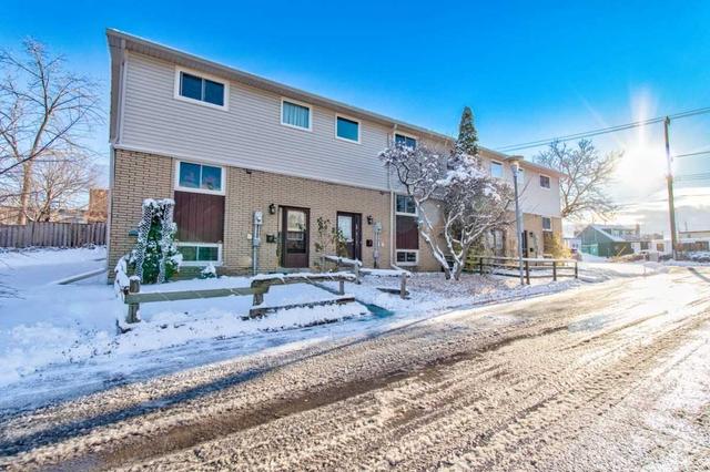 3 - 233 Inisfill St, Townhouse with 3 bedrooms, 3 bathrooms and 1 parking in Barrie ON | Image 1