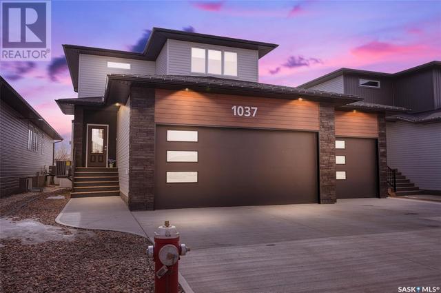 1037 Maplewood Drive, House detached with 5 bedrooms, 4 bathrooms and null parking in Moose Jaw SK | Image 1