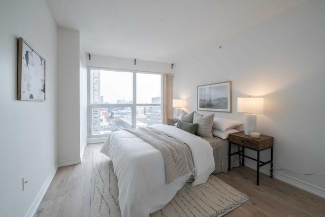 1407 - 386 Yonge St, Condo with 3 bedrooms, 2 bathrooms and 1 parking in Toronto ON | Image 16