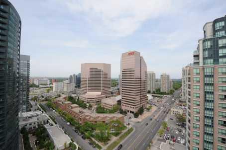 lph07 - 509 Beecroft Rd, Condo with 2 bedrooms, 2 bathrooms and 2 parking in Toronto ON | Image 2
