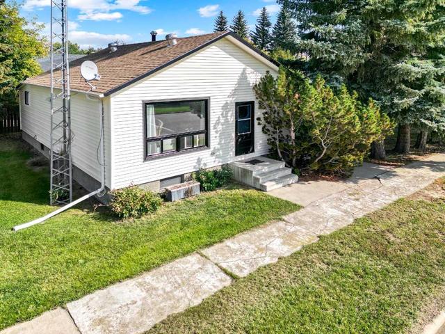 4902 52 Street, House detached with 3 bedrooms, 1 bathrooms and 2 parking in Sedgewick AB | Image 2