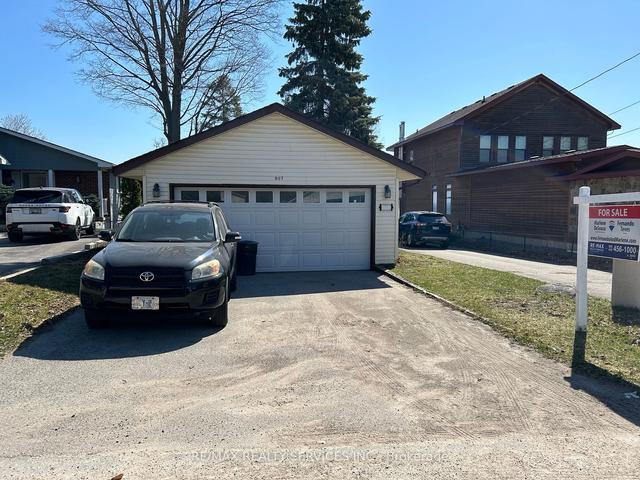907 Adams Rd, House detached with 3 bedrooms, 2 bathrooms and 6 parking in Innisfil ON | Image 1