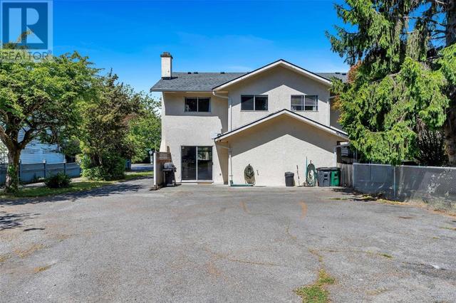4307 Tyndall Ave, House detached with 3 bedrooms, 2 bathrooms and 2 parking in Saanich BC | Image 36