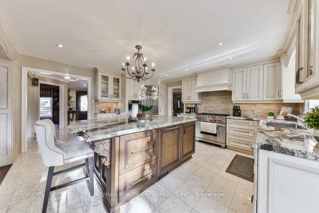 1246 Crawford Crt, House detached with 4 bedrooms, 4 bathrooms and 12 parking in Oakville ON | Image 3
