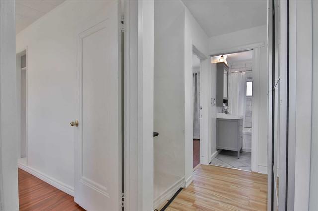 toronto - 233 Sixth St, House attached with 3 bedrooms, 2 bathrooms and 2 parking in Toronto ON | Image 9