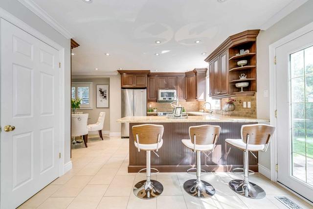 2113 Laurelwood Dr, House detached with 4 bedrooms, 4 bathrooms and 4 parking in Oakville ON | Image 3