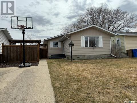 55 Paynter Crescent, House detached with 4 bedrooms, 2 bathrooms and null parking in Regina SK | Card Image
