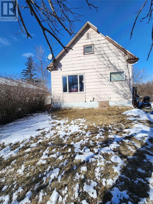 416 Main Street, House detached with 5 bedrooms, 2 bathrooms and null parking in Radville SK | Image 33
