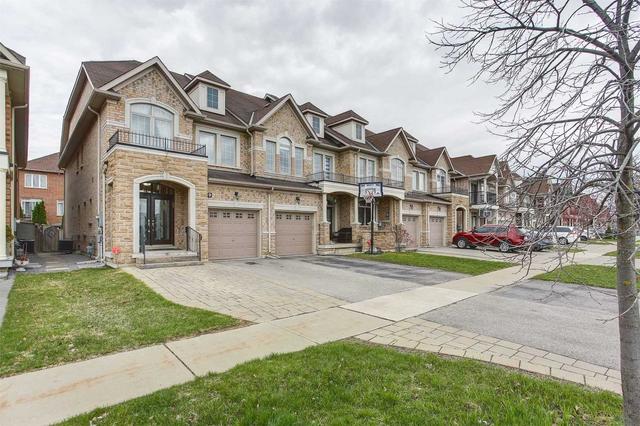 19 Marc Santi Blvd, House attached with 3 bedrooms, 4 bathrooms and 3 parking in Vaughan ON | Image 12