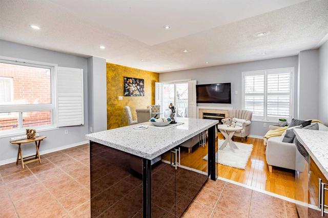3145 Bentley Dr, House semidetached with 4 bedrooms, 4 bathrooms and 2 parking in Mississauga ON | Image 6