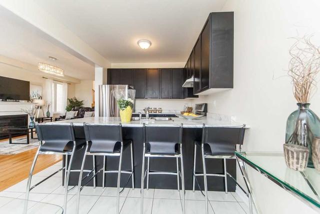25 Stockell Cres, House detached with 3 bedrooms, 4 bathrooms and 2 parking in Ajax ON | Image 5
